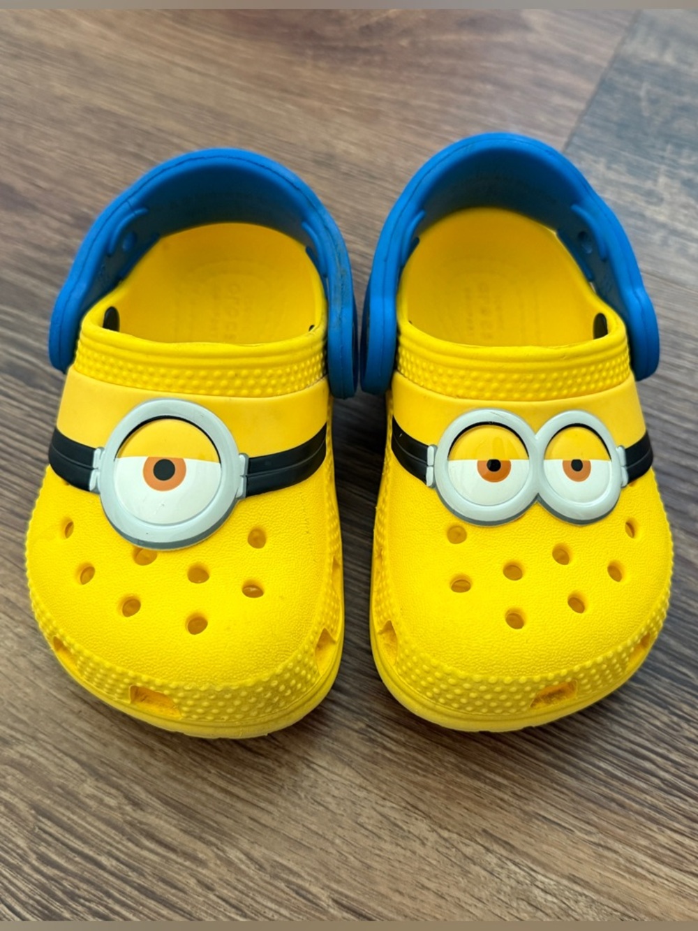 Toddle Minion CROCS - size 5